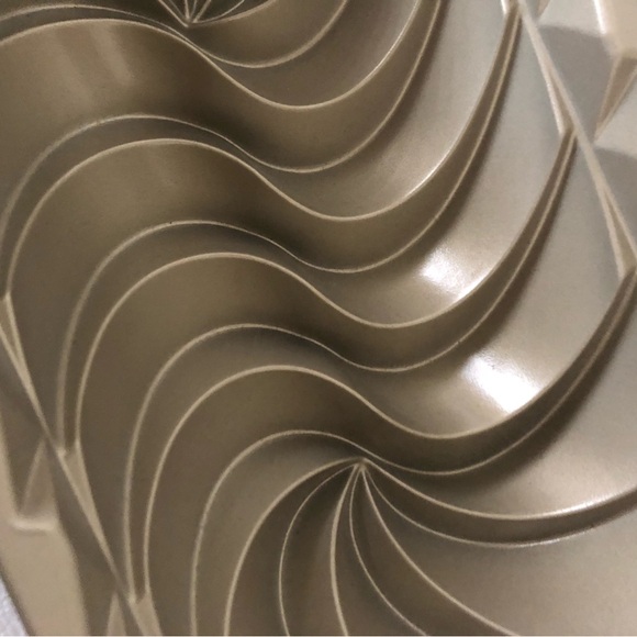 Nordic Ware Heritage Loaf Cake baking pan - Picture 4 of 9